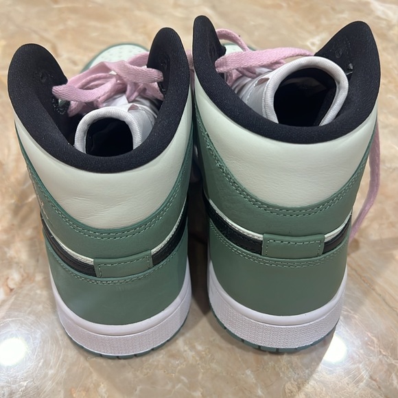 Nike Jordan Mid - Picture 3 of 7